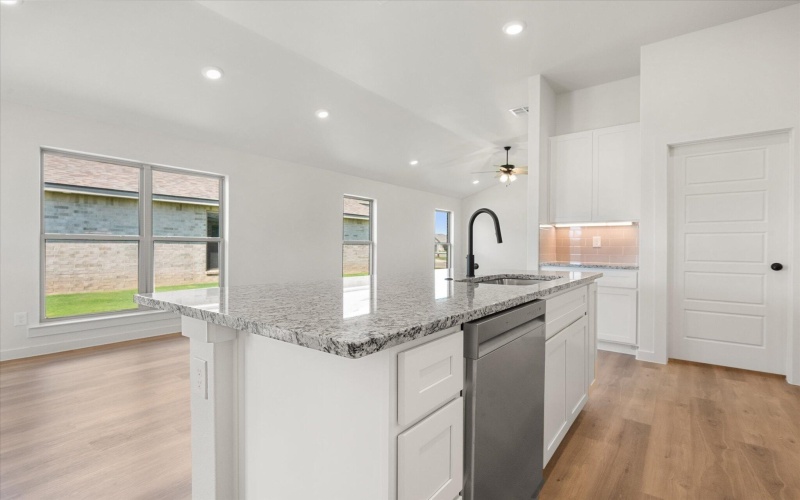7011 14th Street, Lubbock, TX 79416, 4 Bedrooms Bedrooms, ,2 BathroomsBathrooms,Residential,For Sale,7011 14th Street,0,202560082