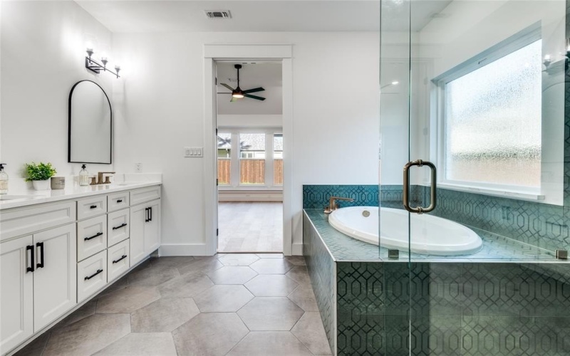 99 Kay Lane, Westworth Village, TX 76114, 5 Bedrooms Bedrooms, ,5 BathroomsBathrooms,Residential,For Sale,99 Kay Lane,0,21046358