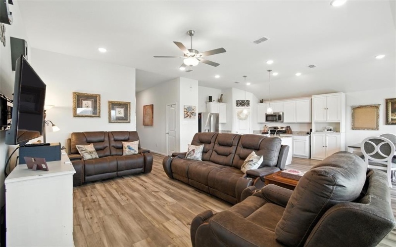 1936 Huisache Street, Royse City, TX 75189, 3 Bedrooms Bedrooms, ,2 BathroomsBathrooms,Residential,For Sale,1936 Huisache Street,0,21049391