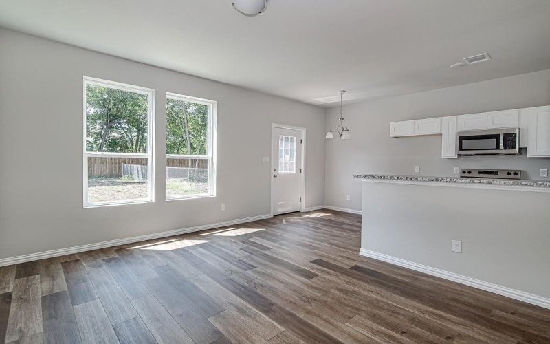 303 Eastland Street, Cleburne, TX 76031, 6 Bedrooms Bedrooms, ,5 BathroomsBathrooms,Residential Multi Family,For Sale,303 Eastland Street,0,21052239