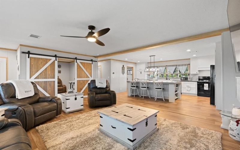 1401 Old Bridge Road, Cleburne, TX 76033, 3 Habitaciones Habitaciones , ,3 BañosBaños,Residential,En Venta,1401 Old Bridge Road,0,21052728