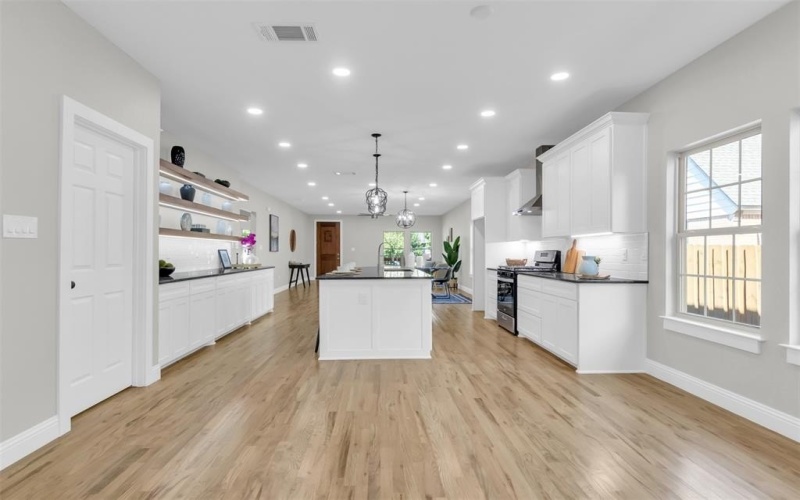 202 S Oak Cliff Boulevard, Dallas, TX 75208, 3 Habitaciones Habitaciones , ,2 BañosBaños,Residential,En Venta,202 S Oak Cliff Boulevard,0,21045201