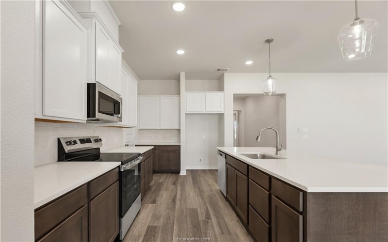 1931 Pinemont View Drive, Bryan, TX 77807, 3 Bedrooms Bedrooms, ,2 BathroomsBathrooms,Residential,For Sale,1931 Pinemont View Drive,0,25009001