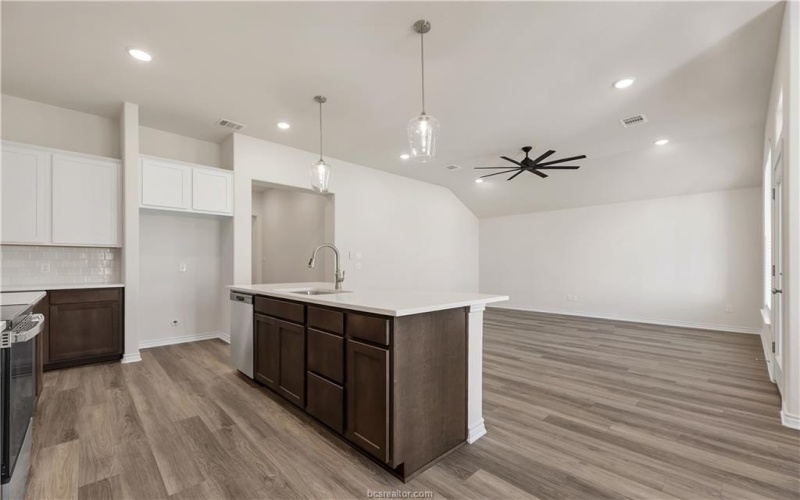 1931 Pinemont View Drive, Bryan, TX 77807, 3 Bedrooms Bedrooms, ,2 BathroomsBathrooms,Residential,For Sale,1931 Pinemont View Drive,0,25009001