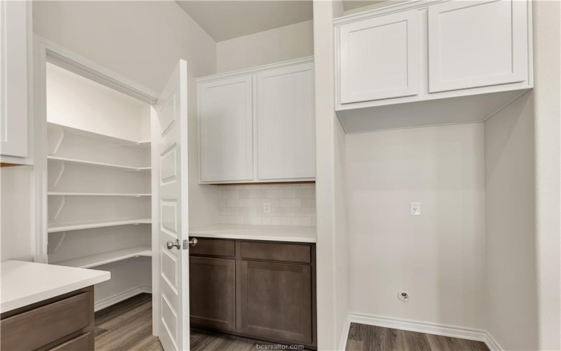 1931 Pinemont View Drive, Bryan, TX 77807, 3 Bedrooms Bedrooms, ,2 BathroomsBathrooms,Residential,For Sale,1931 Pinemont View Drive,0,25009001