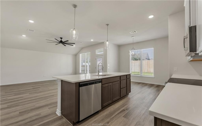 1931 Pinemont View Drive, Bryan, TX 77807, 3 Bedrooms Bedrooms, ,2 BathroomsBathrooms,Residential,For Sale,1931 Pinemont View Drive,0,25009001