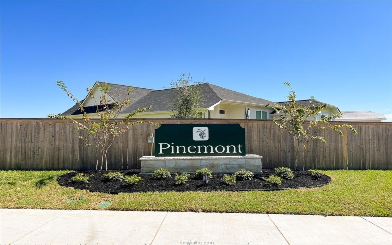 1931 Pinemont View Drive, Bryan, TX 77807, 3 Bedrooms Bedrooms, ,2 BathroomsBathrooms,Residential,For Sale,1931 Pinemont View Drive,0,25009001