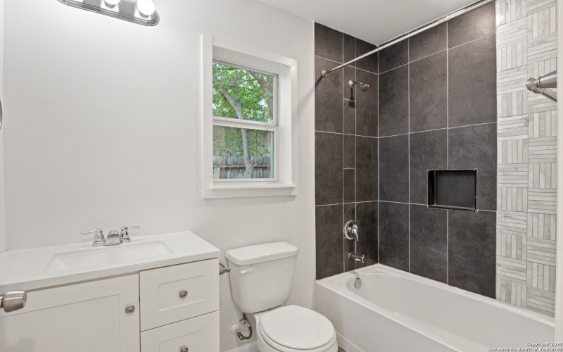 1502 Menchaca, San Antonio, TX 78207, 3 Habitaciones Habitaciones , ,2 BañosBaños,Residential,En Venta,1502 Menchaca,0,1898741