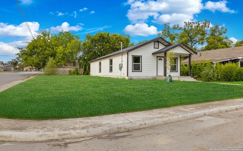 1502 Menchaca, San Antonio, TX 78207, 3 Habitaciones Habitaciones , ,2 BañosBaños,Residential,En Venta,1502 Menchaca,0,1898741