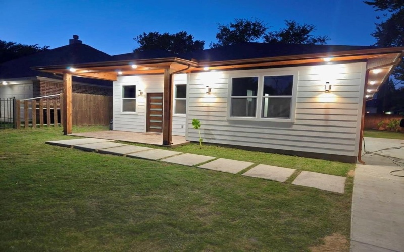 921 Bessie Street, Fort Worth, TX 76104, 4 Bedrooms Bedrooms, ,3 BathroomsBathrooms,Residential,For Sale,921 Bessie Street,0,21053416