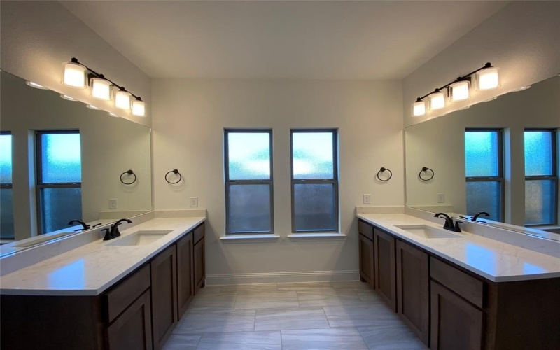 310 Devonshire Drive, Greenville, TX 75401, 5 Habitaciones Habitaciones , ,5 BañosBaños,Residential,En Venta,310 Devonshire Drive,0,21053498