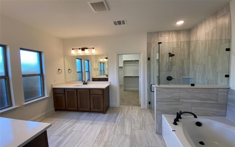310 Devonshire Drive, Greenville, TX 75401, 5 Habitaciones Habitaciones , ,5 BañosBaños,Residential,En Venta,310 Devonshire Drive,0,21053498