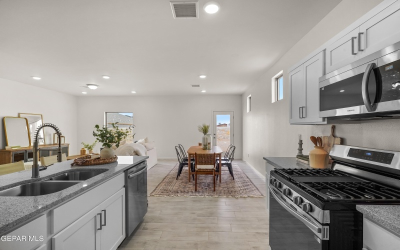 1221 Irish Summer Place, El Paso, TX 79928, 3 Habitaciones Habitaciones , ,1 BañoBaños,Residential,En Venta,1221 Irish Summer Place,0,929896