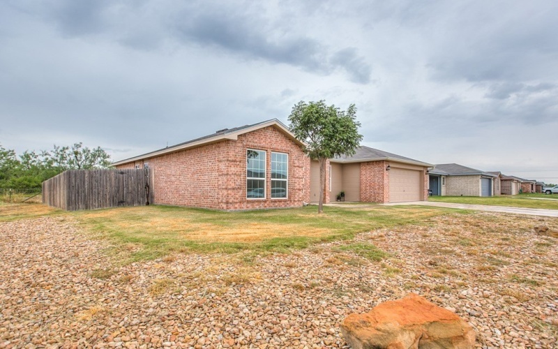 1301 Elmo Lane, San Angelo, TX 76905, 5 Bedrooms Bedrooms, ,2 BathroomsBathrooms,Residential,For Sale,1301 Elmo Lane,0,128971