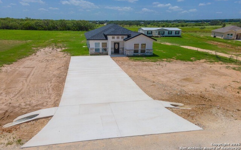 141 Camino Verde Ct, La Vernia, TX 78121, 3 Habitaciones Habitaciones , ,2 BañosBaños,Residential,En Venta,141 Camino Verde Ct,0,1863298