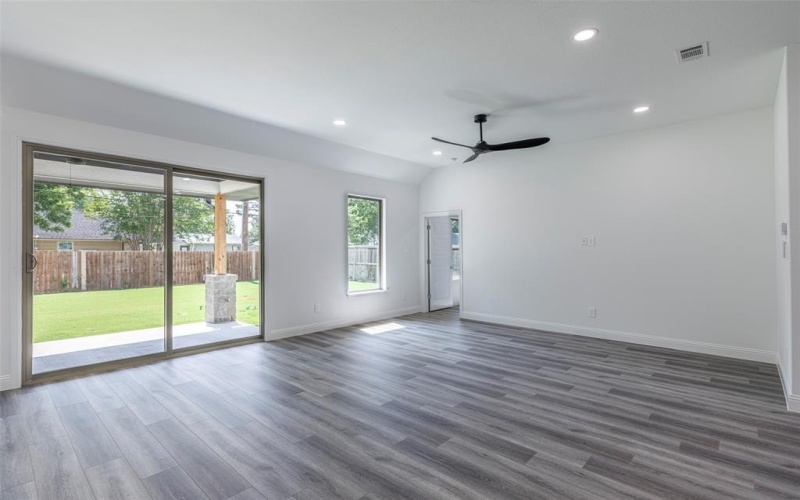 140 Cottonwood Street, Fort Worth, TX 76111, 3 Bedrooms Bedrooms, ,2 BathroomsBathrooms,Residential,For Sale,140 Cottonwood Street,0,20858649