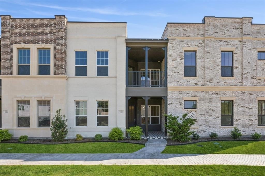 305 Sunset Lane #102, Fort Worth, TX 76114, 3 Bedrooms Bedrooms, ,2 BathroomsBathrooms,Residential,For Sale,305 Sunset Lane,0,21047526