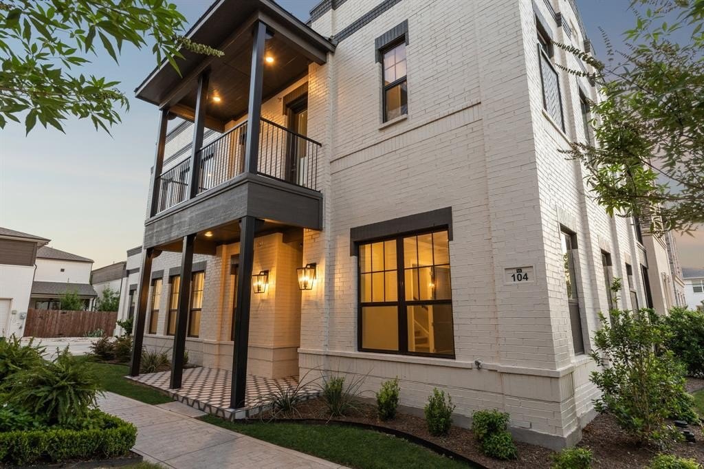 305 Sunset Lane #104, Fort Worth, TX 76114, 4 Bedrooms Bedrooms, ,3 BathroomsBathrooms,Residential,For Sale,305 Sunset Lane,0,21047546