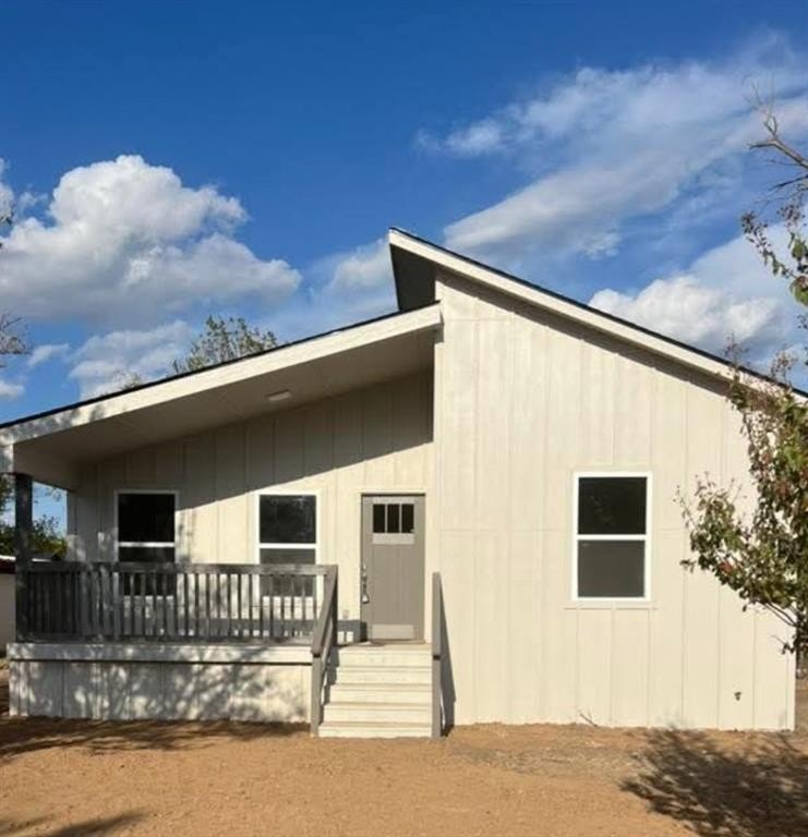 2712 1st Street, Brownwood, TX 76801, 2 Bedrooms Bedrooms, ,1 BathroomBathrooms,Residential,For Sale,2712 1st Street,0,21048358