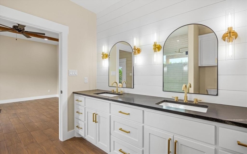 1411 Ridgeview Circle, Granbury, TX 76048, 3 Bedrooms Bedrooms, ,2 BathroomsBathrooms,Residential,For Sale,1411 Ridgeview Circle,0,21052693
