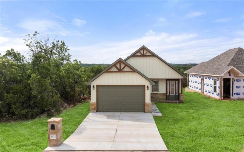 1411 Ridgeview Circle, Granbury, TX 76048, 3 Bedrooms Bedrooms, ,2 BathroomsBathrooms,Residential,For Sale,1411 Ridgeview Circle,0,21052693