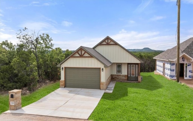 1411 Ridgeview Circle, Granbury, TX 76048, 3 Bedrooms Bedrooms, ,2 BathroomsBathrooms,Residential,For Sale,1411 Ridgeview Circle,0,21052693