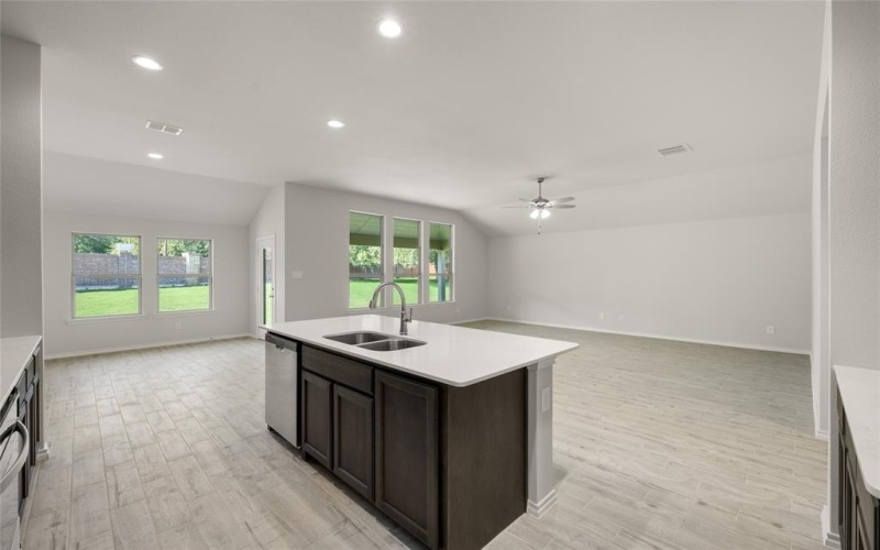 900 Granite, Azle, TX 76020, 4 Bedrooms Bedrooms, ,3 BathroomsBathrooms,Residential,For Sale,900 Granite,0,21053738