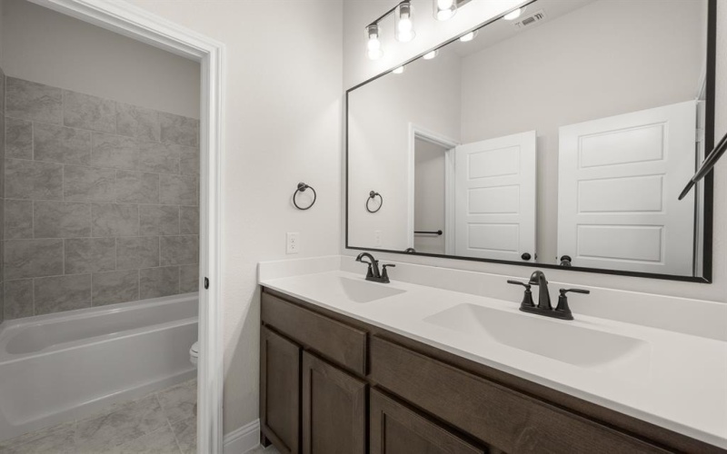 375 Paddle Boat, Granbury, TX 76049, 4 Habitaciones Habitaciones , ,2 BañosBaños,Residential,En Venta,375 Paddle Boat,0,21054645