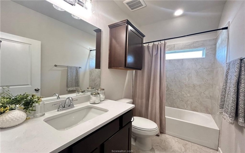 1935 Pinemont View Drive, Bryan, TX 77807, 3 Habitaciones Habitaciones , ,2 BañosBaños,Residential,En Venta,1935 Pinemont View Drive,0,25009711