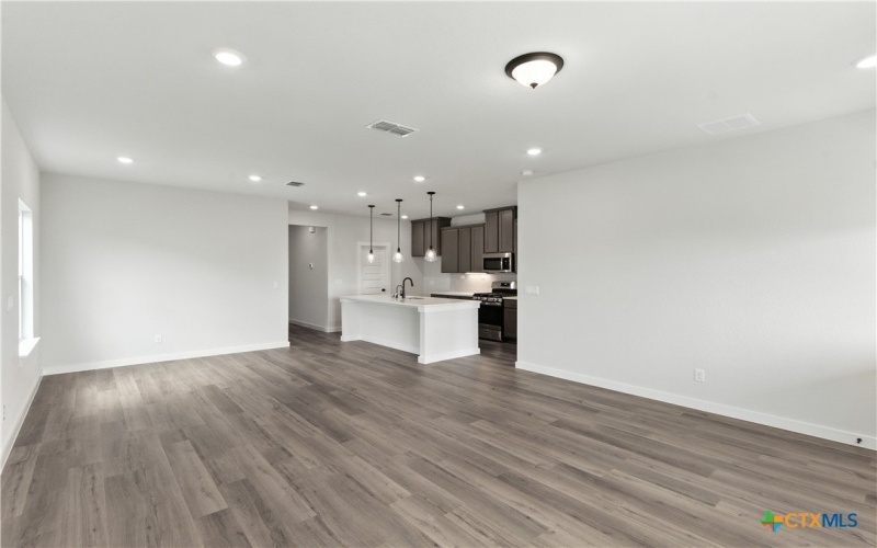 979 Manger Lane Lane, New Braunfels, TX 78130, 4 Habitaciones Habitaciones , ,5 BañosBaños,Residential,En Venta,979 Manger Lane Lane,0,592169