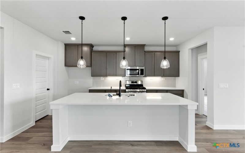 979 Manger Lane Lane, New Braunfels, TX 78130, 4 Habitaciones Habitaciones , ,5 BañosBaños,Residential,En Venta,979 Manger Lane Lane,0,592169