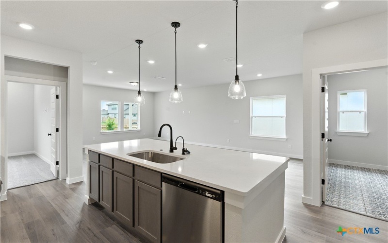 979 Manger Lane Lane, New Braunfels, TX 78130, 4 Habitaciones Habitaciones , ,5 BañosBaños,Residential,En Venta,979 Manger Lane Lane,0,592169