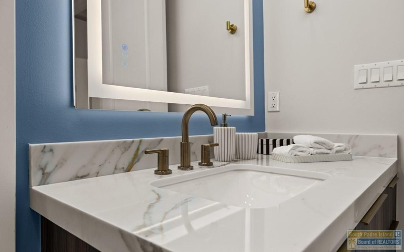 206 Atol St. #A, South Padre Island, TX 78597, 5 Habitaciones Habitaciones , ,5 BañosBaños,Residential,En Venta,206 Atol St.,0,104266