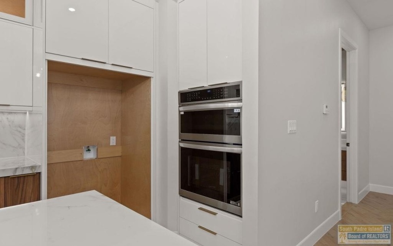 206 Atol St., South Padre Island, TX 78597, 5 Bedrooms Bedrooms, ,5 BathroomsBathrooms,Residential,For Sale,206 Atol St.,0,104267