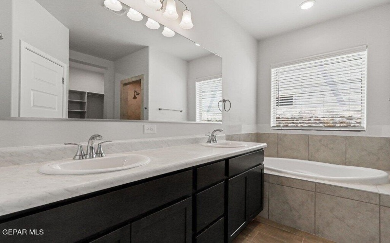 717 Paseo Clasico Street, Horizon City, TX 79928, 4 Habitaciones Habitaciones , ,2 BañosBaños,Residential,En Venta,717 Paseo Clasico Street,0,928130