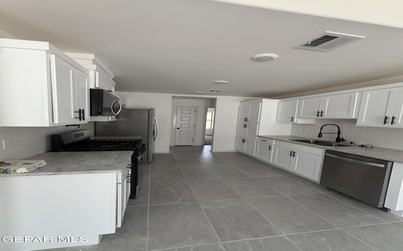 15032 Ambition Avenue, El Paso, TX 79938, 4 Habitaciones Habitaciones , ,3 BañosBaños,Residential,En Venta,15032 Ambition Avenue,0,928545