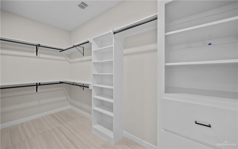 5805 N Playa Del Sol Street, Edinburg, TX 78542, 3 Bedrooms Bedrooms, ,2 BathroomsBathrooms,Residential,For Sale,5805 N Playa Del Sol Street,0,480571