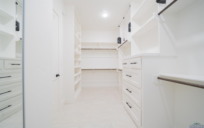 190 Thorn Briar Trail, Longview, TX 75602, 4 Bedrooms Bedrooms, ,3 BathroomsBathrooms,Residential,For Sale,190 Thorn Briar Trail,0,20256206