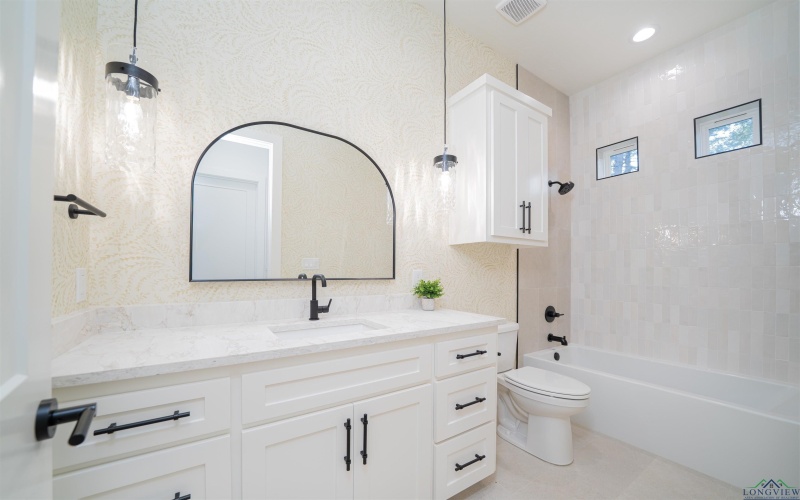 190 Thorn Briar Trail, Longview, TX 75602, 4 Bedrooms Bedrooms, ,3 BathroomsBathrooms,Residential,For Sale,190 Thorn Briar Trail,0,20256206