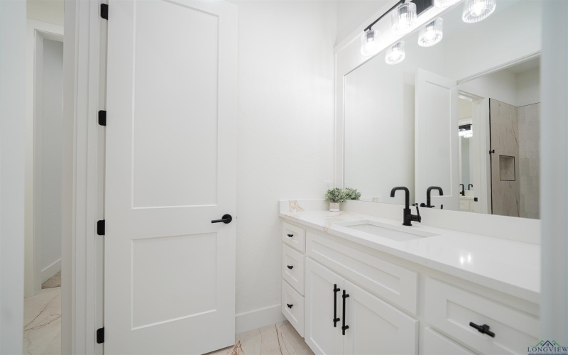 190 Thorn Briar Trail, Longview, TX 75602, 4 Bedrooms Bedrooms, ,3 BathroomsBathrooms,Residential,For Sale,190 Thorn Briar Trail,0,20256206