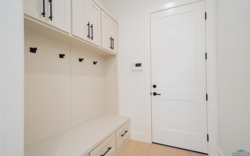 190 Thorn Briar Trail, Longview, TX 75602, 4 Bedrooms Bedrooms, ,3 BathroomsBathrooms,Residential,For Sale,190 Thorn Briar Trail,0,20256206