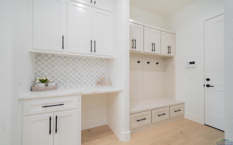 190 Thorn Briar Trail, Longview, TX 75602, 4 Bedrooms Bedrooms, ,3 BathroomsBathrooms,Residential,For Sale,190 Thorn Briar Trail,0,20256206