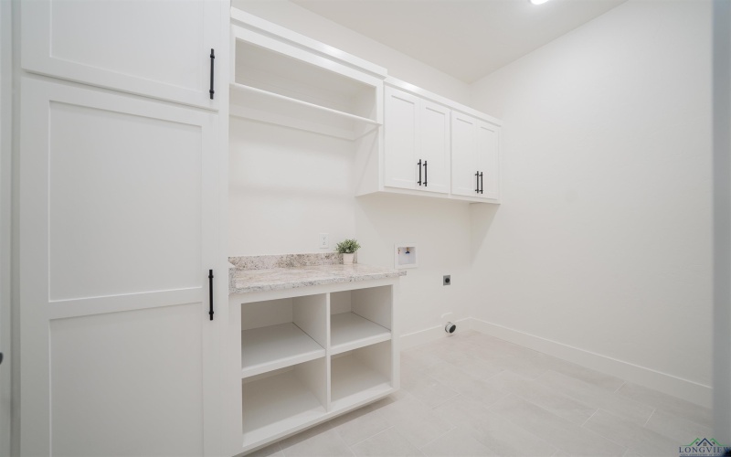 190 Thorn Briar Trail, Longview, TX 75602, 4 Bedrooms Bedrooms, ,3 BathroomsBathrooms,Residential,For Sale,190 Thorn Briar Trail,0,20256206