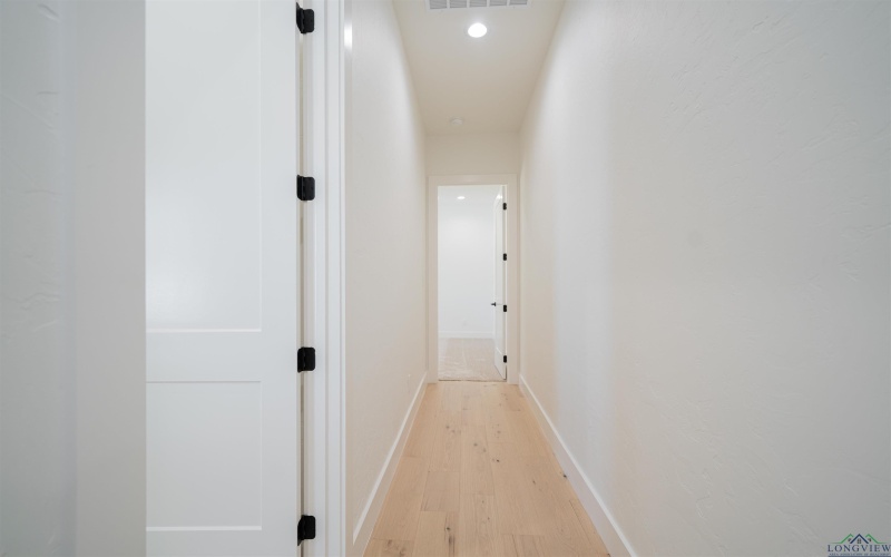 190 Thorn Briar Trail, Longview, TX 75602, 4 Bedrooms Bedrooms, ,3 BathroomsBathrooms,Residential,For Sale,190 Thorn Briar Trail,0,20256206