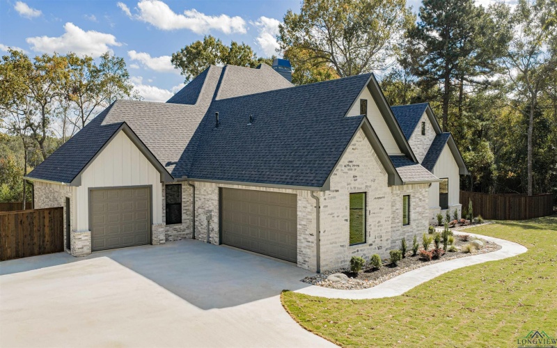 190 Thorn Briar Trail, Longview, TX 75602, 4 Bedrooms Bedrooms, ,3 BathroomsBathrooms,Residential,For Sale,190 Thorn Briar Trail,0,20256206