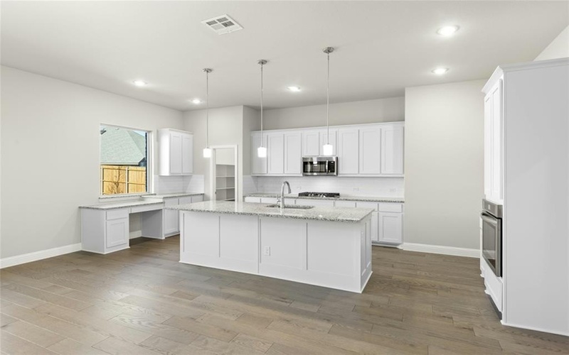 967 Reeves Drive, DeSoto, TX 75115, 4 Bedrooms Bedrooms, ,3 BathroomsBathrooms,Residential,For Sale,967 Reeves Drive,0,21054902