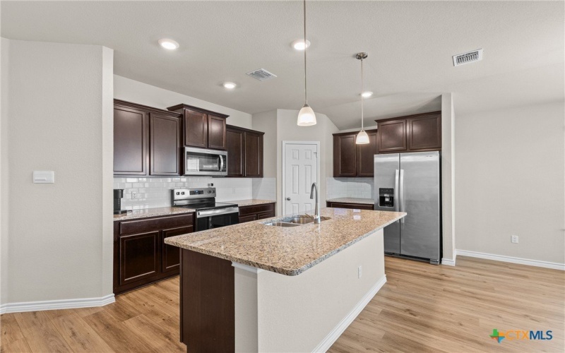 121 Ayla Marie Drive, Copperas Cove, TX 76522, 4 Habitaciones Habitaciones , ,2 BañosBaños,Residential,En Venta,121 Ayla Marie Drive,0,592179