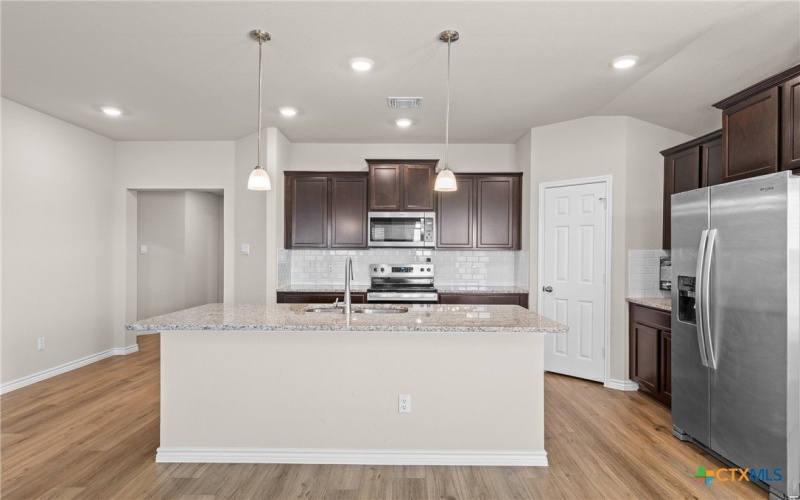 121 Ayla Marie Drive, Copperas Cove, TX 76522, 4 Habitaciones Habitaciones , ,2 BañosBaños,Residential,En Venta,121 Ayla Marie Drive,0,592179