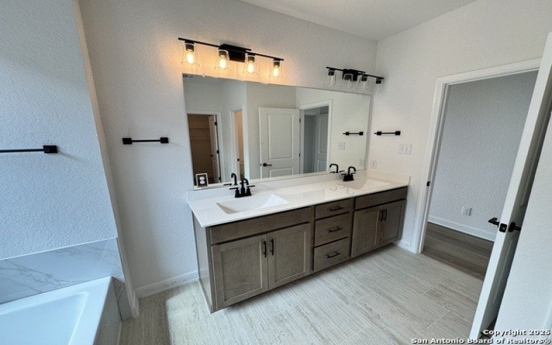 171 Heidi Hill, Castroville, TX 78253, 3 Habitaciones Habitaciones , ,3 BañosBaños,Residential,En Venta,171 Heidi Hill,0,1906516