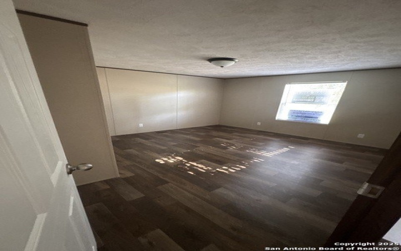 19124 LAGLORIA ROAD, Elmendorf, TX 78112, 4 Habitaciones Habitaciones , ,2 BañosBaños,Residential,En Venta,19124 LAGLORIA ROAD,0,1906594